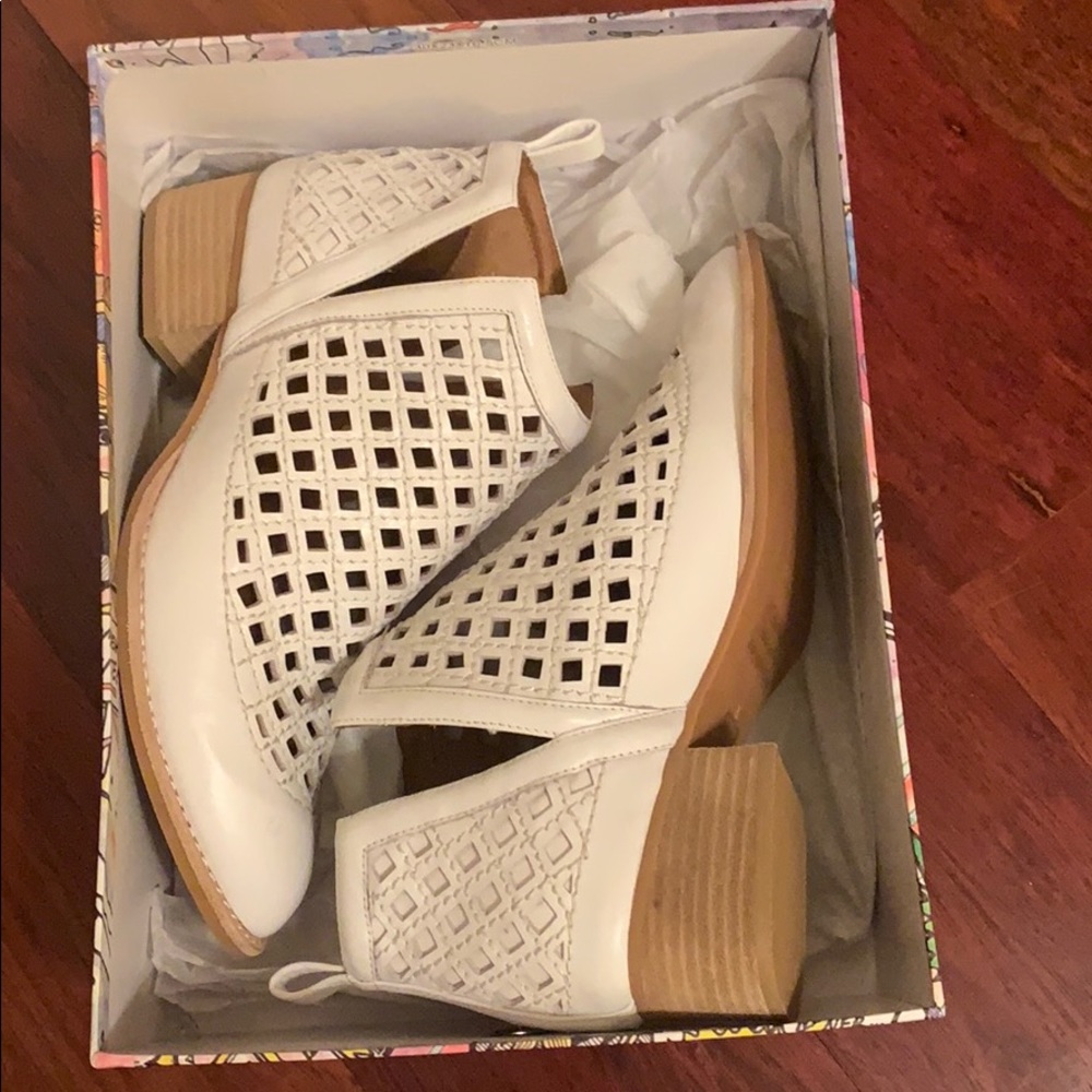 New Jeffrey Campbell Taggert Bootie white 8
